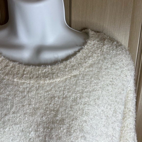 Lands' End White Fuzzy Sweater Size M - Picture 4 of 6